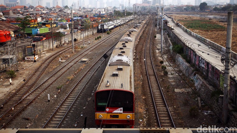 Penumpang KRL Cium Bau Gas, KCI Pastikan Bukan dari Rangkaian Penumpang KRL Cium Bau Gas, KCI Pastikan Bukan dari Rangkaian