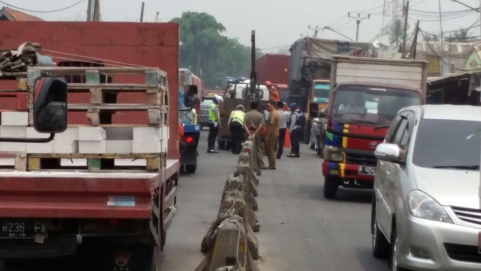Bikin Macet, Putaran Balik di Sepanjang Pasar Gembong Balaraja Ditutup Polisi