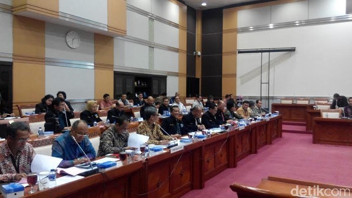 Komjen Buwas dan Johan Budi Rapat Bareng di Komisi III DPR