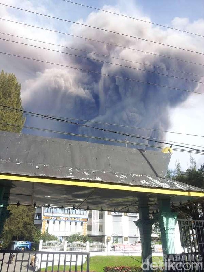 Erupsi Gunung Sinabung Hari ini Terbesar dalam Seminggu Terakhir