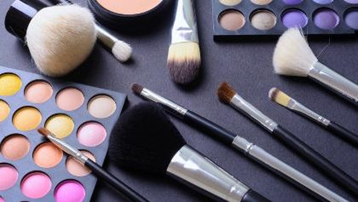 Ilustrasi Peralatan Make-Up