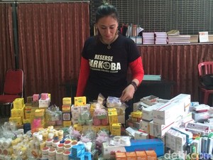 Geledah 5 Toko, Polres Bogor Sita 1254 Obat dan Kosmetik Palsu