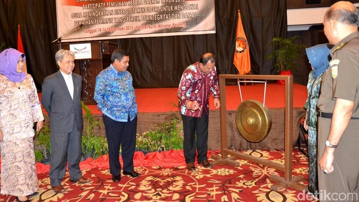 Kritik Incumbent, Bawaslu: Apa Hubungannya Foto Anda di Program Pemda?