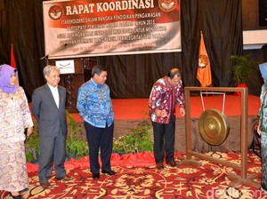 Kritik Incumbent, Bawaslu: Apa Hubungannya Foto Anda di Program Pemda?