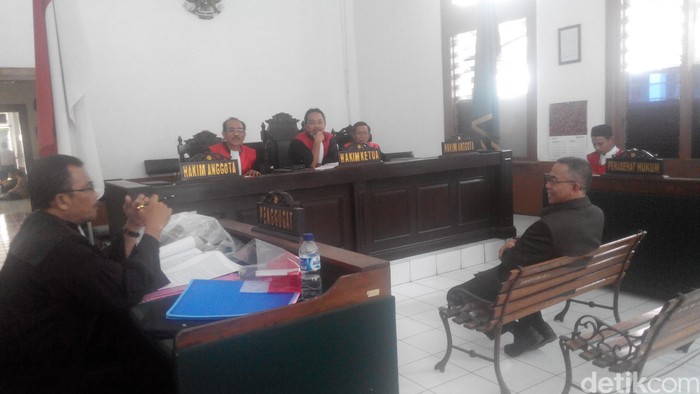 Kesaksian Pimpinan KY Bergelar Profesor Tertipu Tamatan SMP