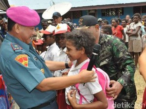 Saat Prajurit TNI AL Bersama Advokat Bantu Warga di Pelosok Merauke
