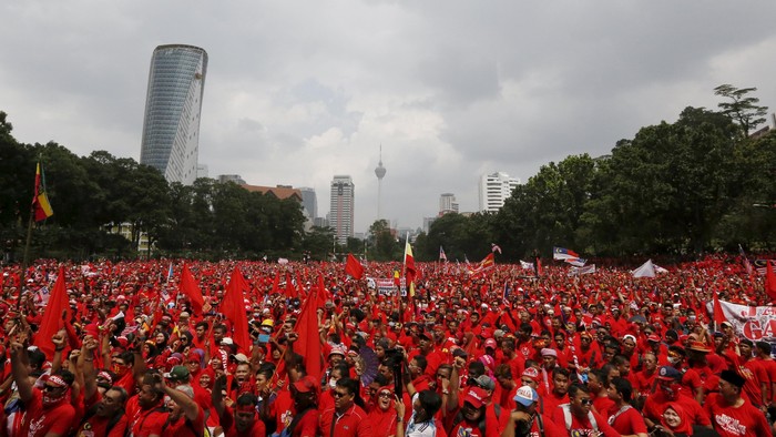 Dukung Pemerintah, Ribuan Demonstran Kaus Merah Banjiri Kuala Lumpur