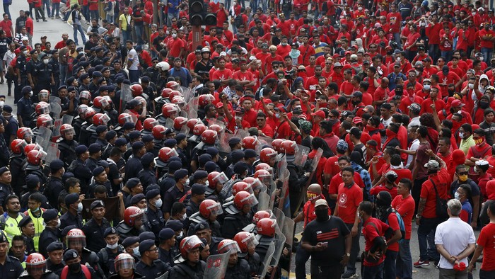 Mahathir Sebut Demo Kaus Merah Tak Jelas Tujuannya