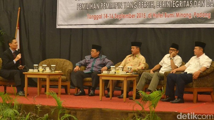 Undang Dua Pasangan Cagub, Bawaslu Deklarasikan Pilkada Berintegritas