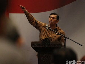 Undang Sejumlah Menteri, Menko Luhut Gelar Rapat Bahas Bencana Kabut Asap