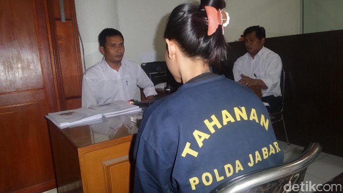 Biduan Cantik Ini Disergap Polisi Gara-gara Narkoba