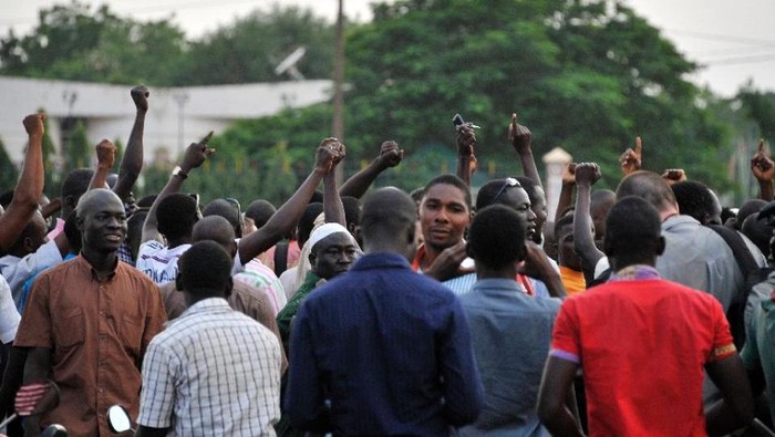 Polisi Tembak Gas Air Mata ke Demonstran Kedubes Prancis di Burkina Faso