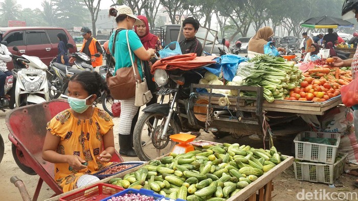 Jerit Pedagang Pasar Hirup Asap Kebakaran Lahan Tiap Hari