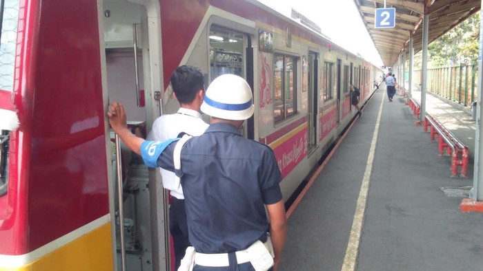 Jangan Kaget Kalau di Commuter Line Ada Pemeriksaan Tiket, Kok Bisa?