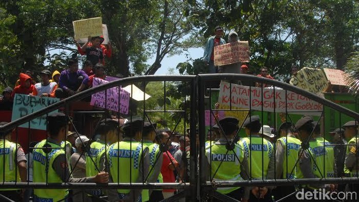 Bupati Irsyad Ancam Cabut Izin 9 Perusahaan Cemari Sungai