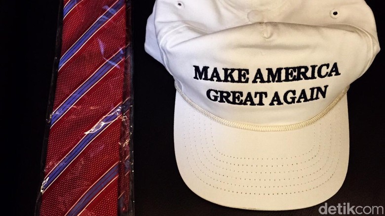 ini dasi dan topi make america great again pemberian ke fadli zon ini dasi dan topi make america great again pemberian ke fadli zon