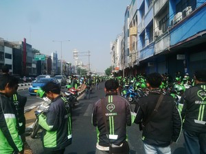 Ratusan Driver Macetkan Jalan, Grab Bike: Mereka Sedang Berduka