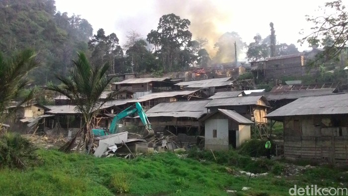 Perkampungan Gurandil di Tambang Emas Pongkor Dibakar