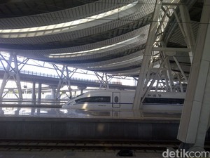 Mengintip Kemewahan Stasiun Kereta Cepat di Tiongkok