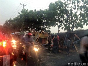 Hujan dan Angin di Cianjur, 25 Rumah Rusak dan 1 Warga Luka Tertimpa Pohon