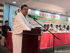Berbalut Kain Ihram, Fahri Berkisah tentang Kikuk di Masjidil Haram