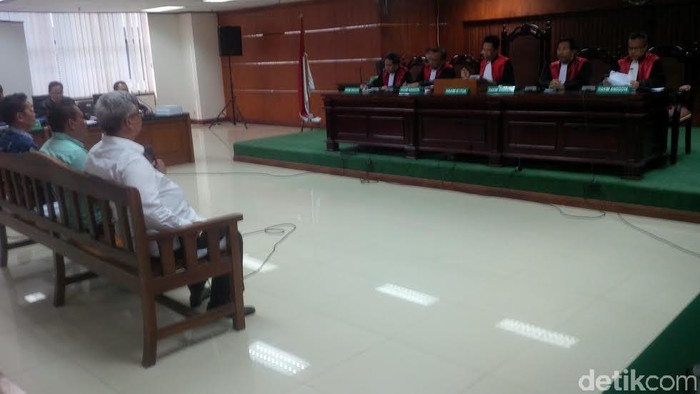 Protes Soal Blokir Rekening, Akil Mochtar Tolak Bersaksi di Pengadilan Tipikor
