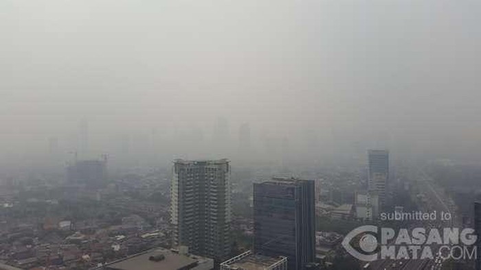 Kabut Tebal Selimuti Jakarta, Ini Penampakannya