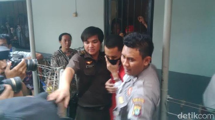 Pembunuh Tata Chubby Tutupi Wajah Jelang Sidang Perdana di PN Jaksel