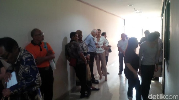 Tiba di Pengadilan Tipikor, Jero Wacik Disambut Kerabat dari Bali
