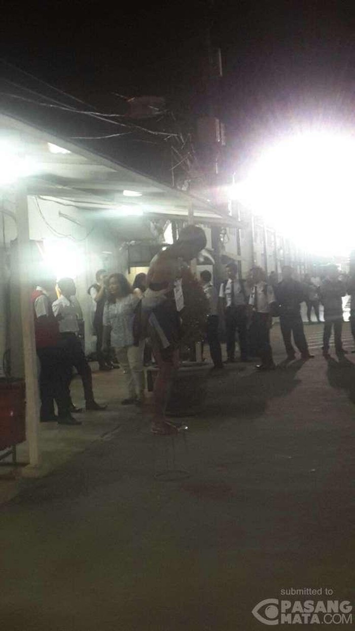 Pura-pura Salat, Pria Ini Malah Nyopet Tas Penumpang di Stasiun Manggarai