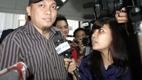 Usut punya usut, Gayus diketahui membuat paspor Sony Laksono dengan bantuan sindikat calo. Foto: Lamhot Aritonang
