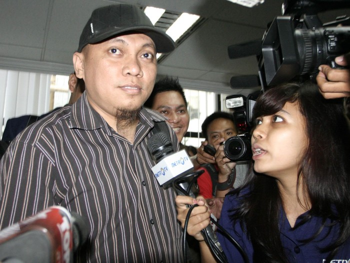 Majelis Hakim Pengadilan Tipikor menunda pembacaan putusan untuk terdakwa Gayus Tambunan dalam kasus penyuapan dan pencucian uang, Senin (20/2/2012). Sebabnya, Ketua Majelis Hakim Suhartoyo yang menangani perkara Gayus ini tengah sakit.