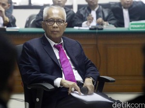 Sidang Dimulai, OC Kaligis Berdoa untuk Adnan Buyung dan Protes Saksi Gary