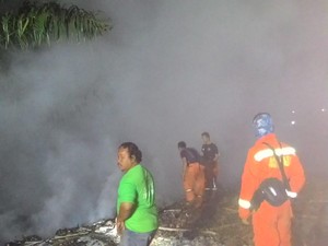 Cegah Kebakaran di TPS Ps Minggu Membesar Polisi Kerahkan Backhoe