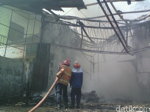 Berawal dari Alang-alang, Bengkel Ban Mobil di Semarang Ludes Terbakar
