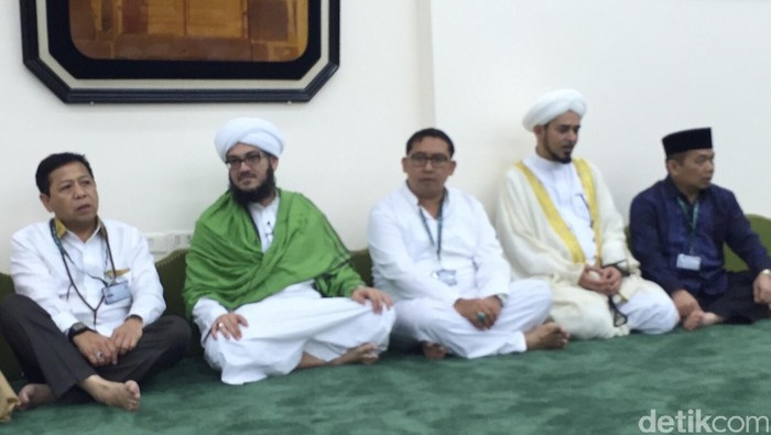 Di AS Novanto Cs Bertemu Trump, di Arab Bertemu Ulama Sayid Ahmad