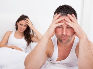 6 Hal yang Sebaiknya Tidak Dilakukan Saat Pria Menangis