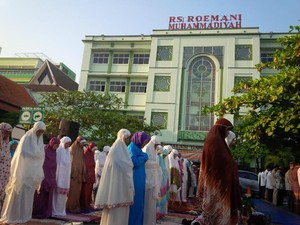Ratusan Warga Semarang Salat Id di Halaman RS Roemani Muhammadiyah