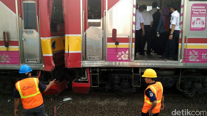 Benturan Kereta di Stasiun Juanda, Polisi: Asisten Masinis Langgar Signal