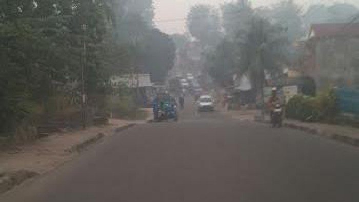 Diguyur Hujan Lebat, Ketebalan Asap di Jambi Belum Berkurang