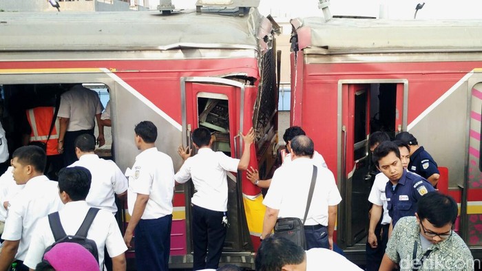 Dirut KAI Minta Maaf Atas Benturan 2 Kereta di Stasiun Juanda