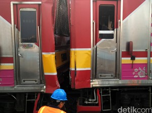 2 KRL Benturan, PT KAI Minta Maaf