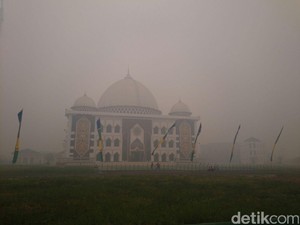 Asap Pekat Terus Selimuti Palangkaraya, Warga Waswas