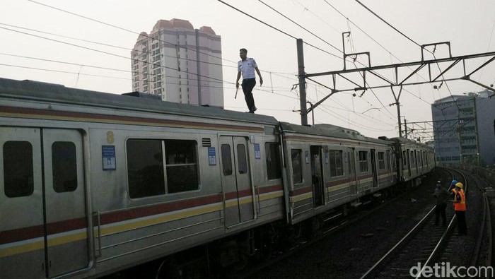 Evakuasi Selesai, Jalur Commuter Line Kembali Normal