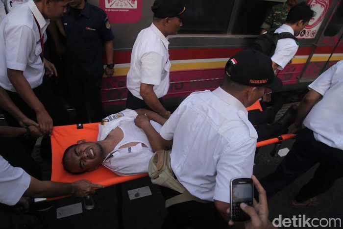 42 Penumpang KRL Luka, 12 Di Antaranya Boleh Pulang