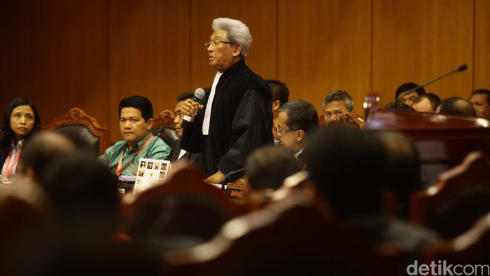 Darmin Nasution Ingat Peran Besar Adnan Buyung Pascakrisis 98