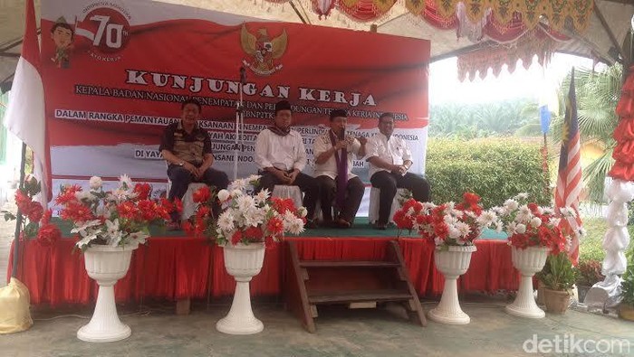 Kepala BNP2TKI Dengarkan Keluhan TKI yang Bekerja di Kebun Sawit Malaysia