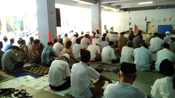 Warga Kota Tangerang Salat Id di Kampus Universitas Muhammadiyah