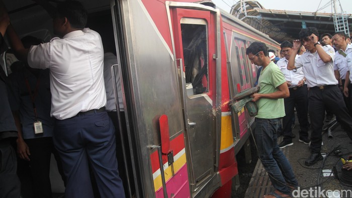 Asisten Masinis Kemudikan Kereta di Juanda Agar Capai 4.000 Jam Terbang