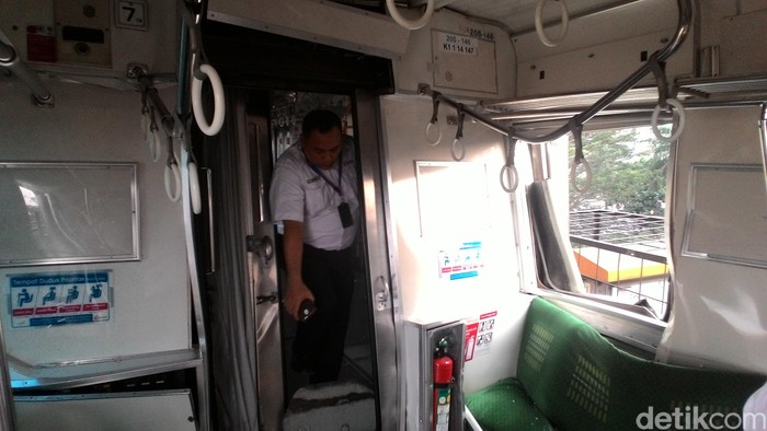 Efek Karambol, Begini Kerusakan Gerbong-gerbong 2 KRL yang Bertubrukan